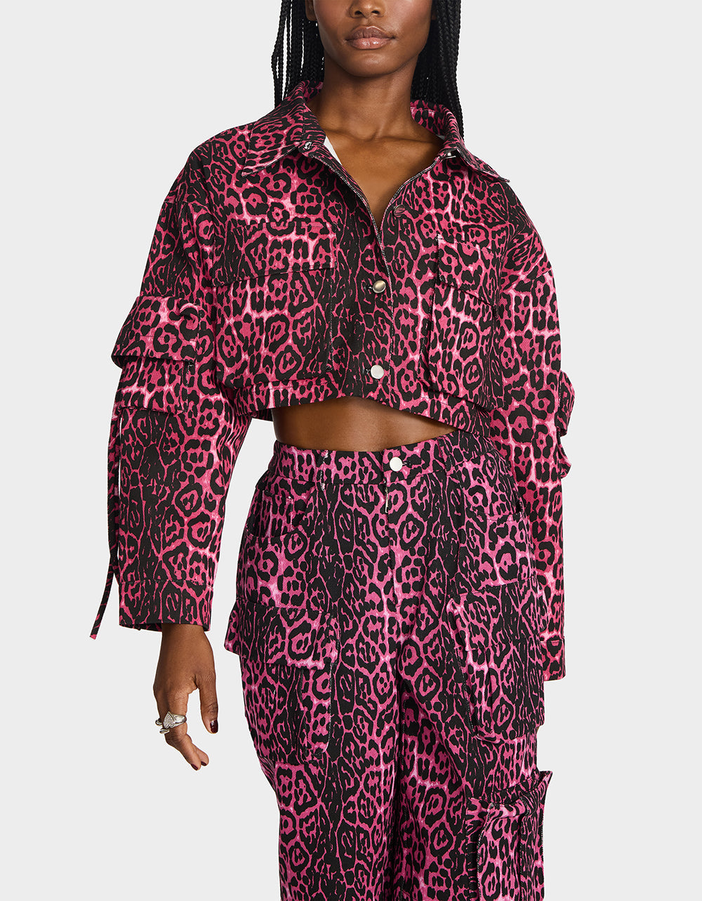 YUKI CROPPED JACKET PINK Women's Cargo Leopard Long-Sleeved Denim Jacket | Betsey Johnson Classic