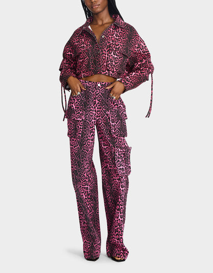 YUKI CROPPED JACKET PINK Women's Cargo Leopard Long-Sleeved Denim Jacket | Betsey Johnson Classic