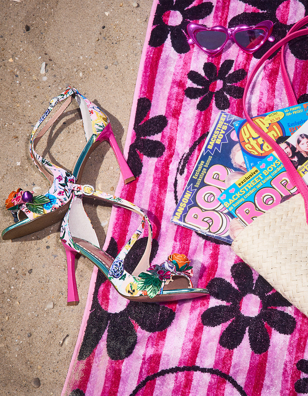 SWEETHEART SUNNIES PINK | Betsey Johnson Featured