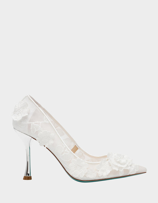 AIMEY Ivory Pointed-Toe Stiletto Pump Heel | Betsey Johnson Classic