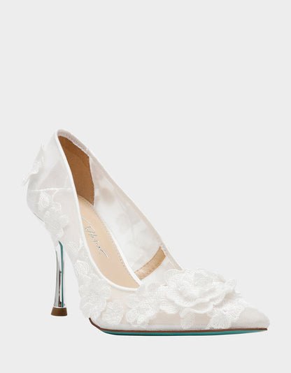 AIMEY Ivory Pointed-Toe Stiletto Pump Heel | Betsey Johnson Classic