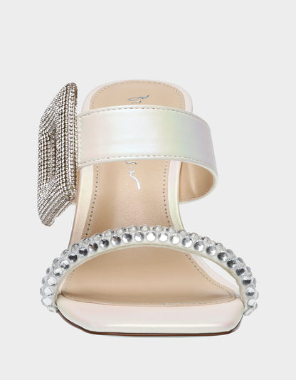 ANNY IVORY Bridal Heel | Betsey Johnson Premium